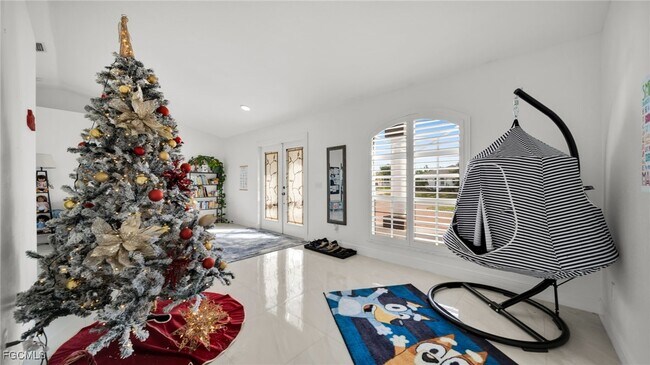 Building Photo - 3730 SE 4th Ave