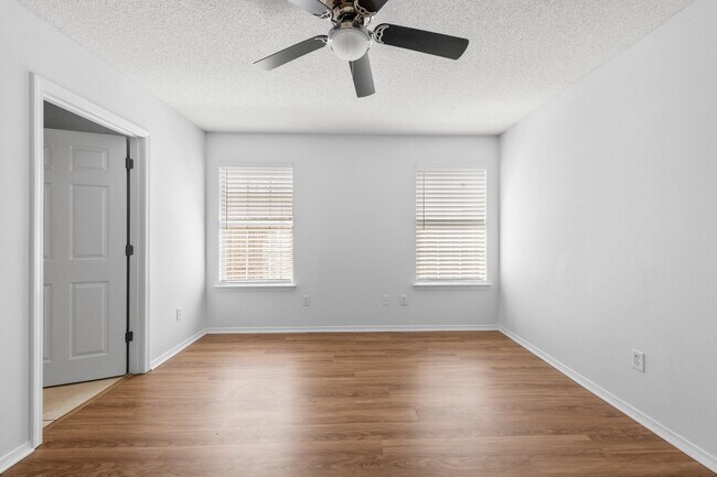 Building Photo - 383 Mirabelle Dr
