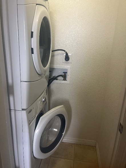 Building Photo - 1021 Blvd