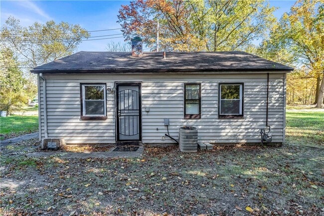 Building Photo - 4428 E 142nd St