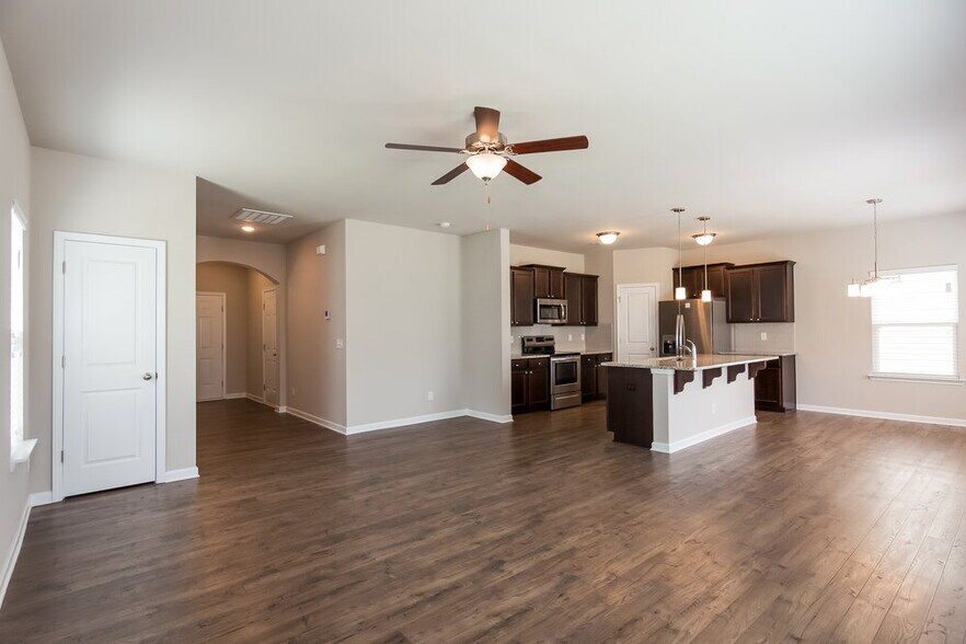 Building Photo - 1325 State Rd 2842