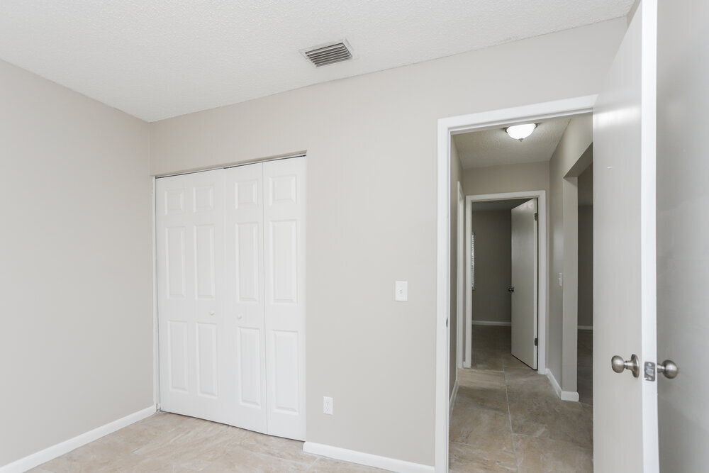 Building Photo - 224 Regal Park Dr