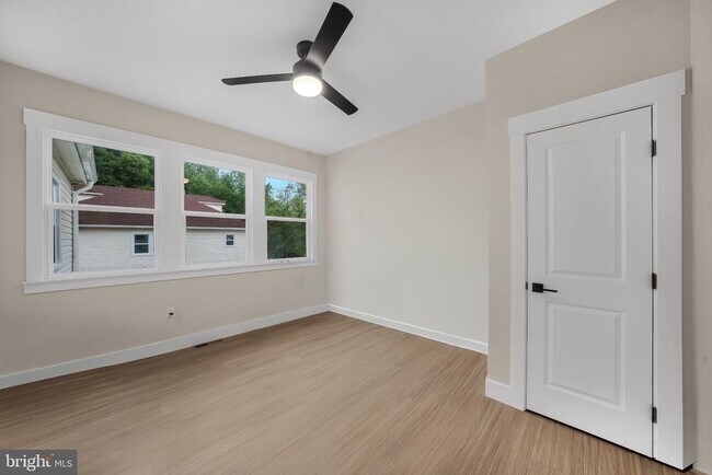 Building Photo - 75 Dreamland Park Dr