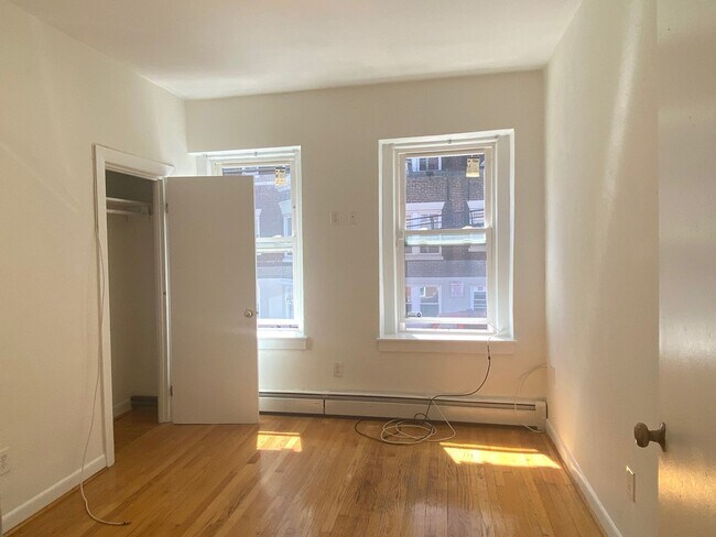 Building Photo - 1322 Commonwealth Ave