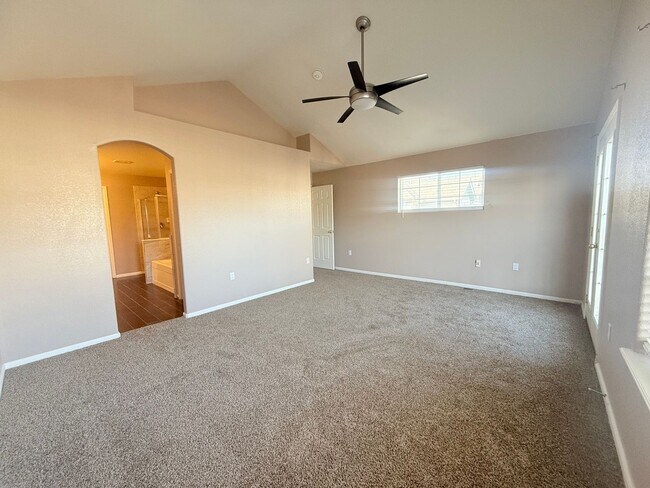 Building Photo - $O DEPOSIT OPTION. SPACIOUS 3-BEDROOM TOWNHOUSE IN KENSINGTON TOWNHOMES
