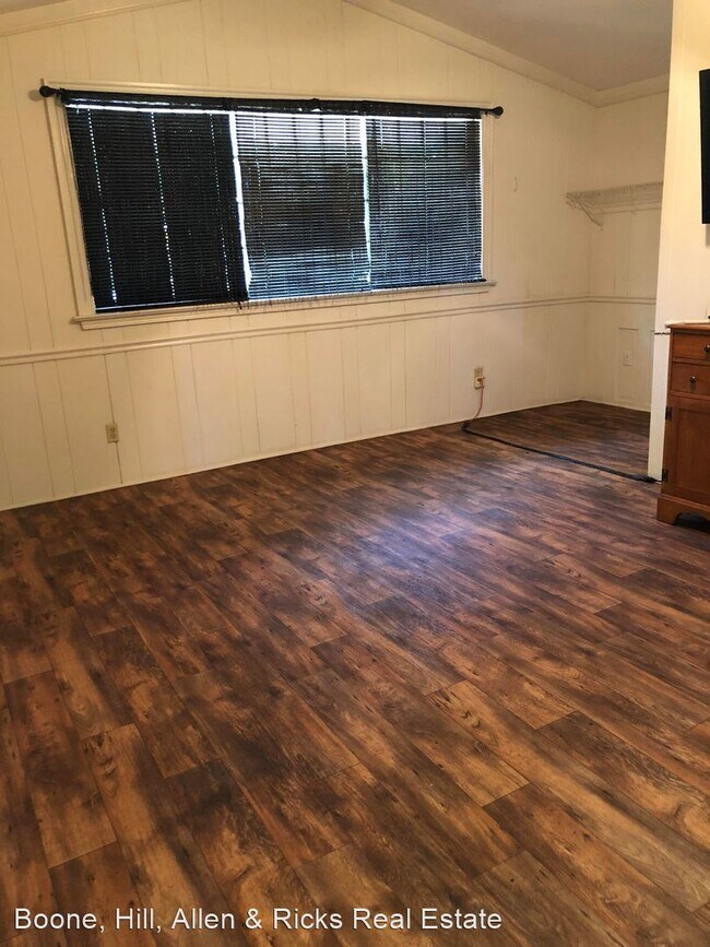 Building Photo - 220 Forest Hill Ave