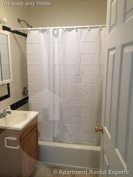 Building Photo - 15 Pine St