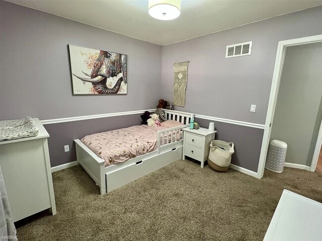 Building Photo - 2669 Deake Ave