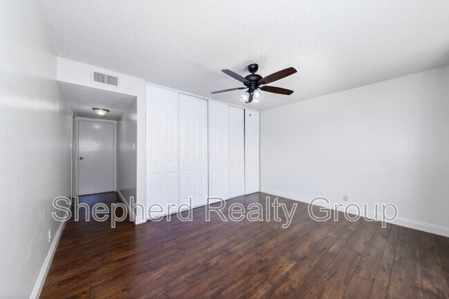 Building Photo - 6979 Palm Ct