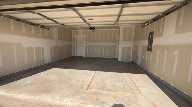Building Photo - 20417 Deer Creek Dr