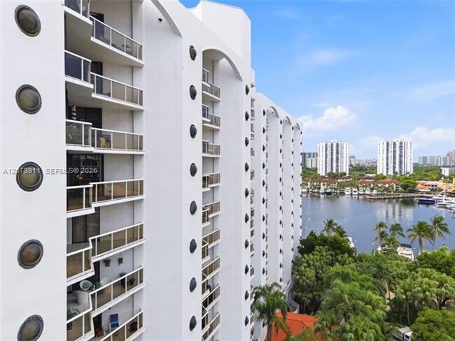Building Photo - 3610 Yacht Club Dr