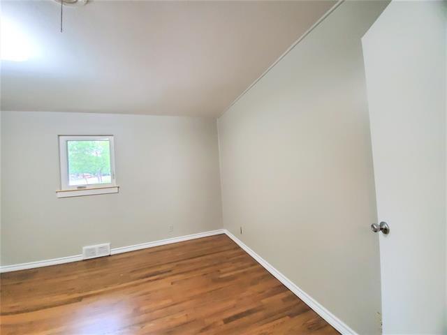 Building Photo - 2115 Glenwood Ln