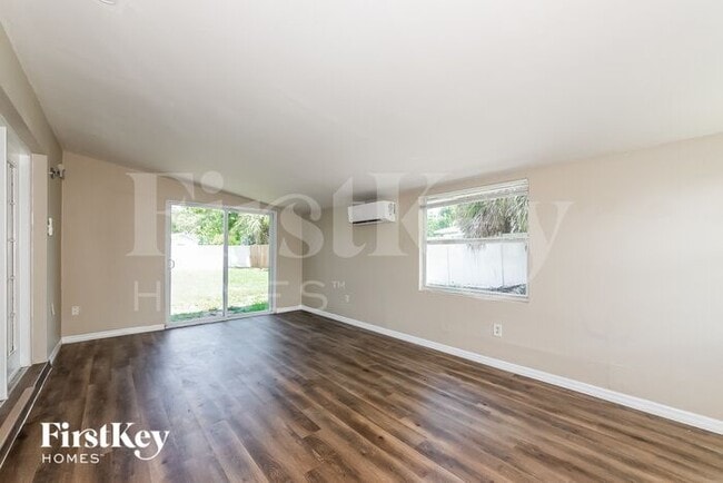 Building Photo - 5112 43rd Ave W
