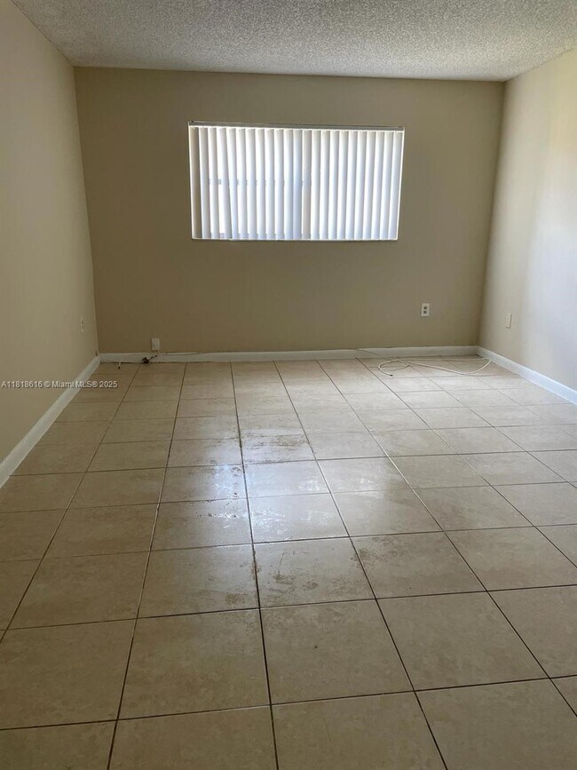 Primary Photo - 3600 NW 21st St