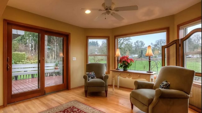 Building Photo - 4bd/3ba HUGE Home w/Hardwood Floors, Russi...
