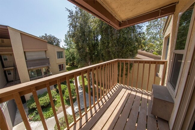 Building Photo - Mission Valley-Beautifully Updated Condo-N...