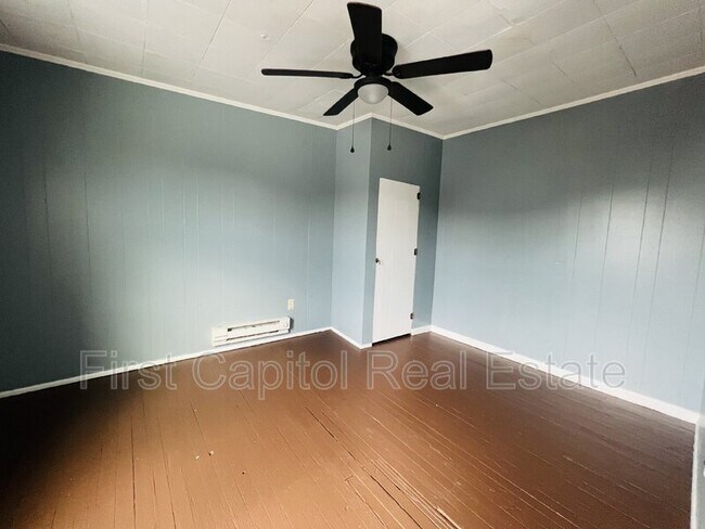 Building Photo - 1290 W King St