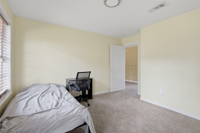 Building Photo - 2114 Gentryside Dr