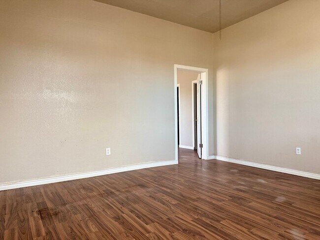 Building Photo - For Rent