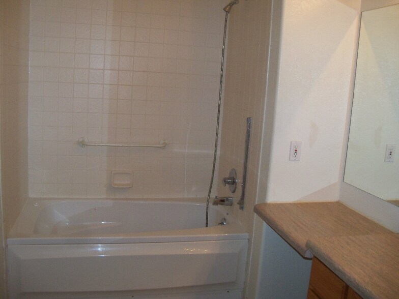 Building Photo - 3855 Strawberry Field Grove