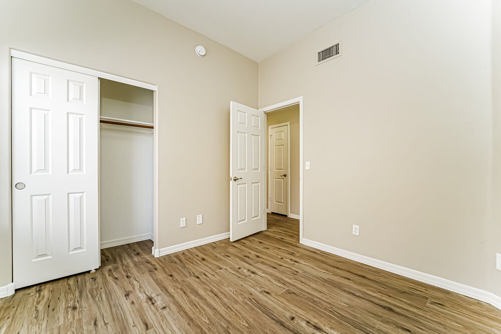 Building Photo - 1534 W Churchill Pl