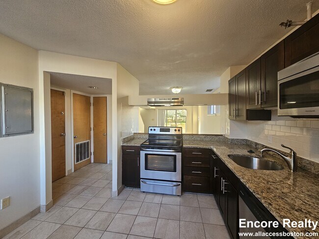 Building Photo - 150 N Beacon St