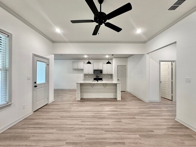 Building Photo - Coming Soon: 3 Bedroom 2 Bath Home in Tyler!