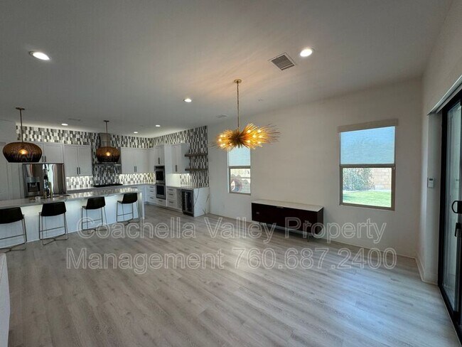 Building Photo - 74635 Tesla Dr