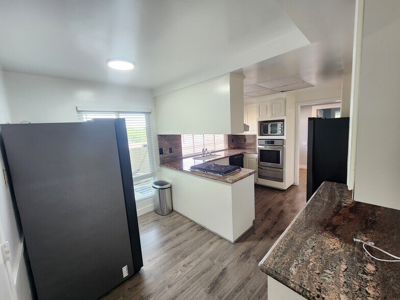 Building Photo - 11665 Babbitt Ave