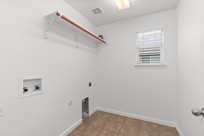 Building Photo - 1049 Regency Ln
