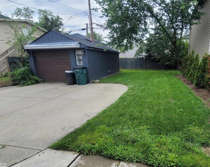 Building Photo - 1277 E Lincoln St