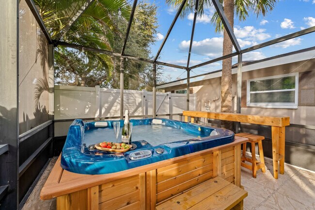 Building Photo - 1341 Bayview Dr