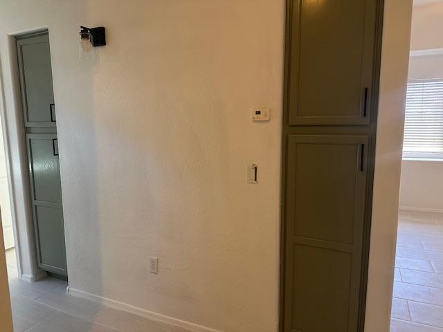 Building Photo - 2250 E Deer Valley Dr