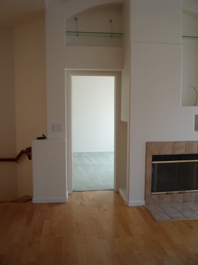 Building Photo - Charming Two-Story Townhome in Union Square