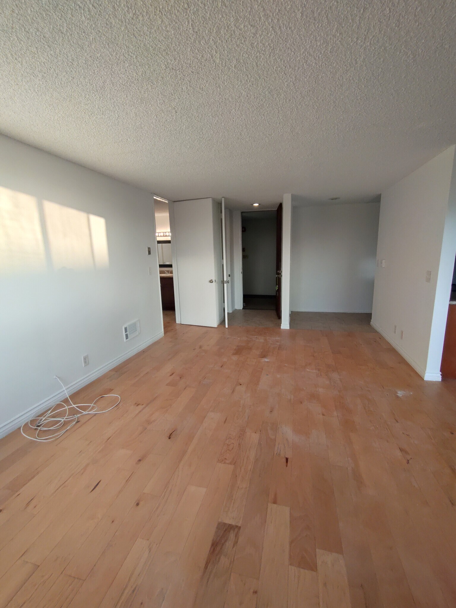 Building Photo - 5950 Canterbury Dr