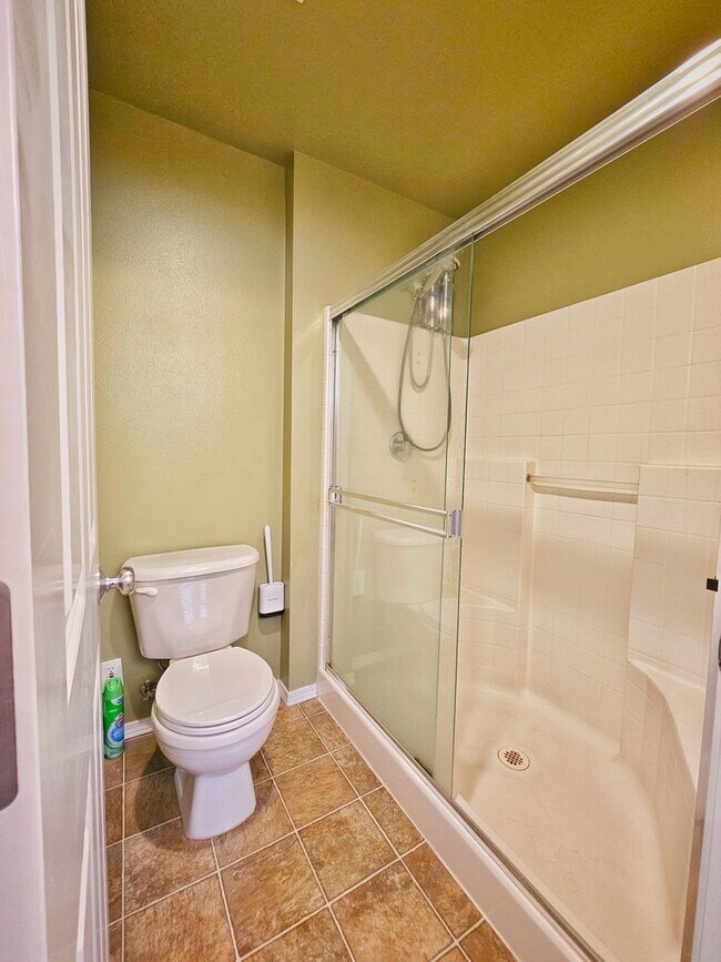 Building Photo - Charming 3 Bed 2.5 Bath 2 Story Home in Beautiful Lakeland, Auburn