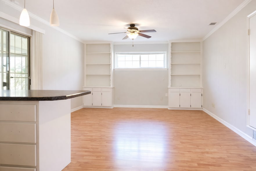 Building Photo - 8217 Lullwater Dr