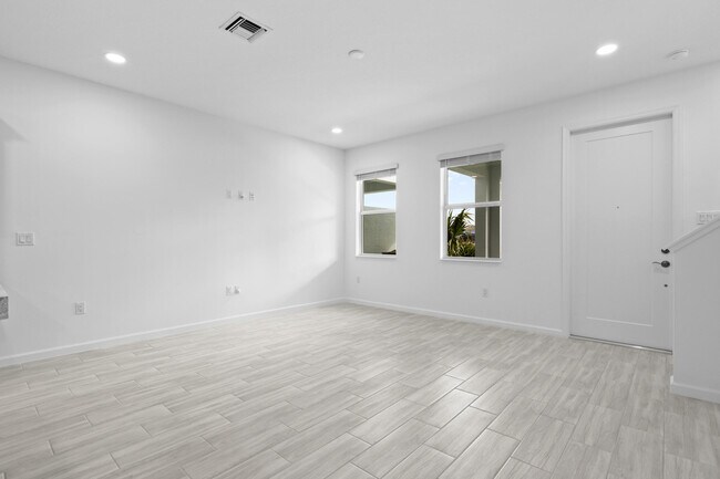 Building Photo - 4616 Longwood Lk Sq