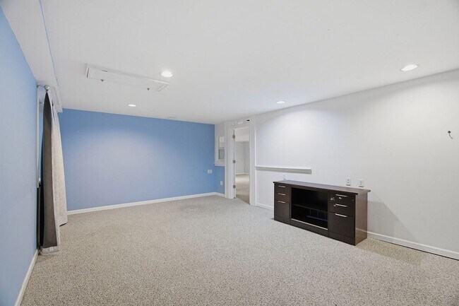 Building Photo - 3265 Galaxy