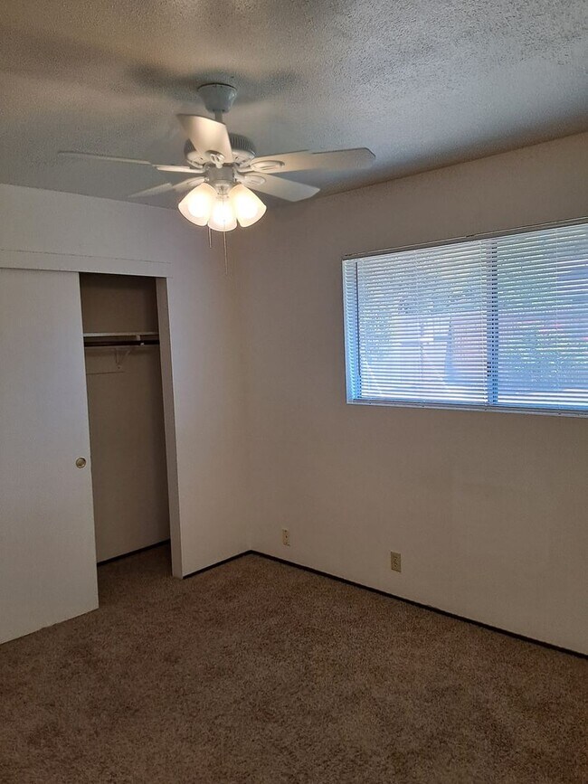 Building Photo - 3 bedroom duplex
