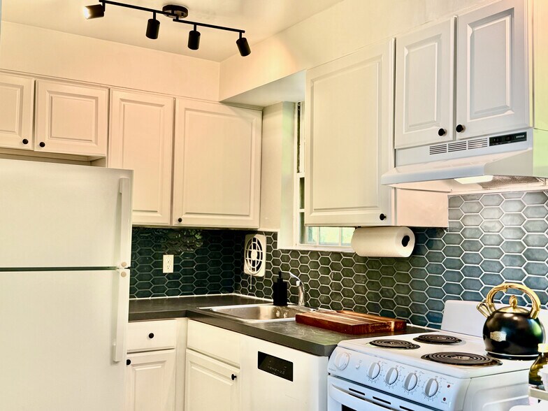 Building Photo - 1011 Montgomery Ave