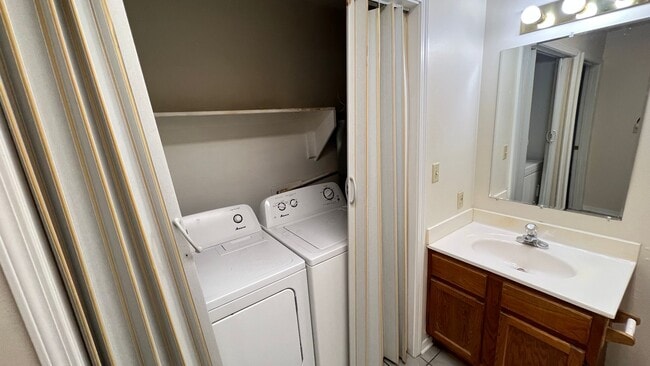 Building Photo - 803 E N St