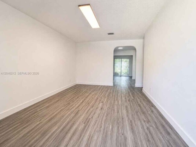 Building Photo - 730 SW 5th Ave