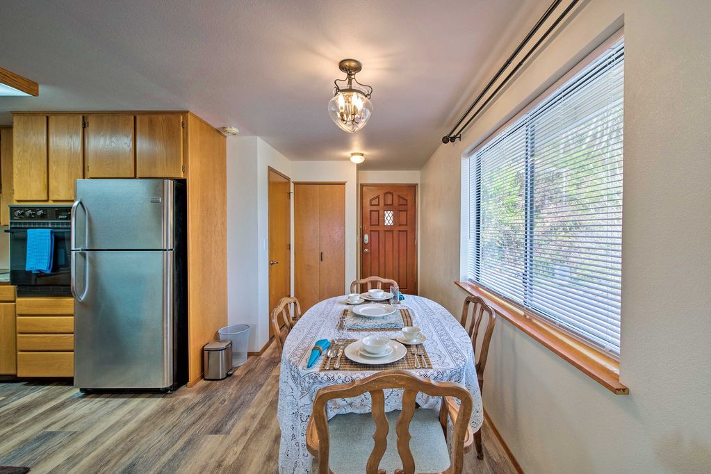 Dining Area and Entry - 3777 NE Bahia Vista Dr