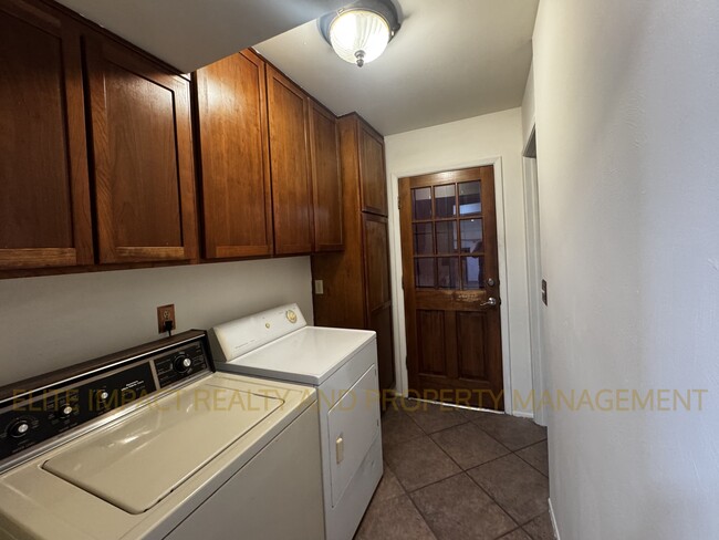 Building Photo - 9103 E Holmes St