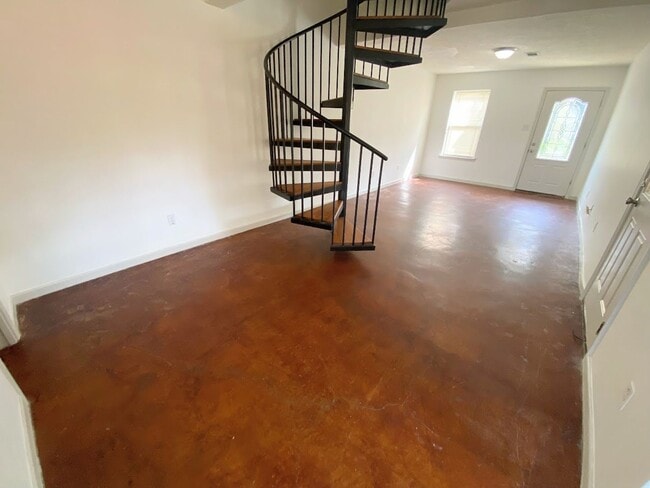 Building Photo - 2-Bed, 2.5-Bath Townhouse Near McNeese State University!!