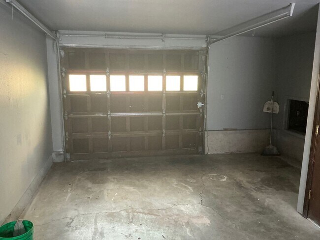 Building Photo - 1250000