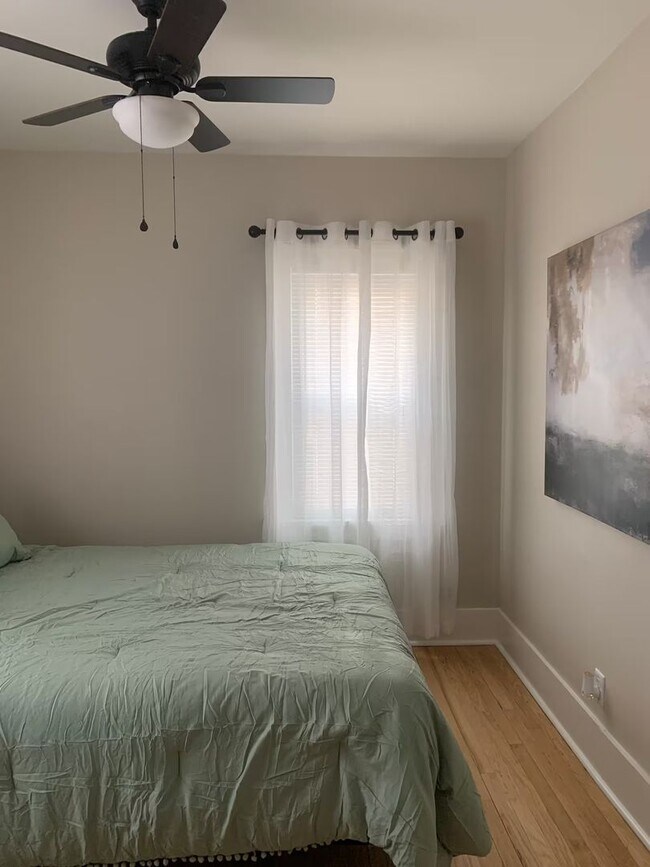 Building Photo - Spacious Benson Bungalow - 4BD 2B