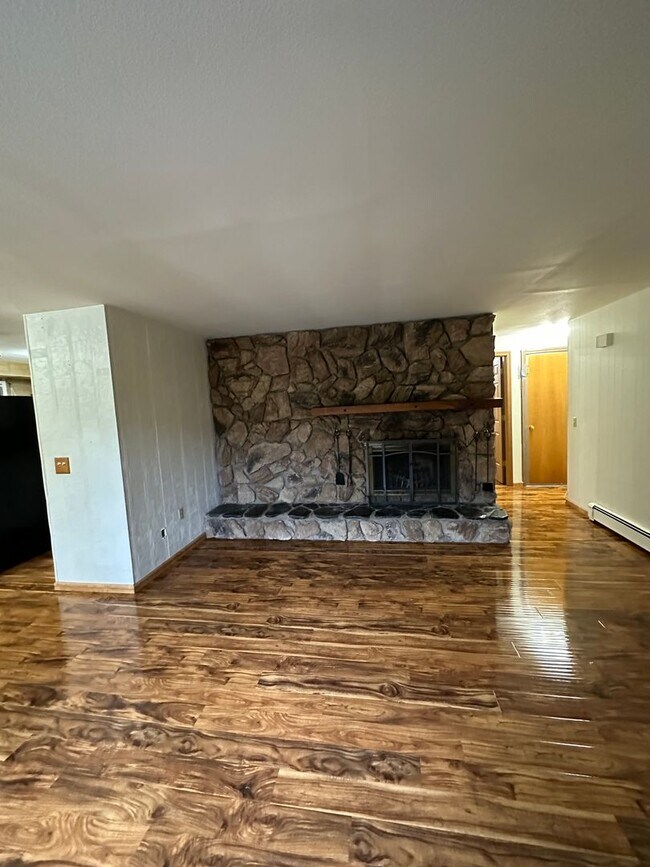 Building Photo - 2164 Island Cir