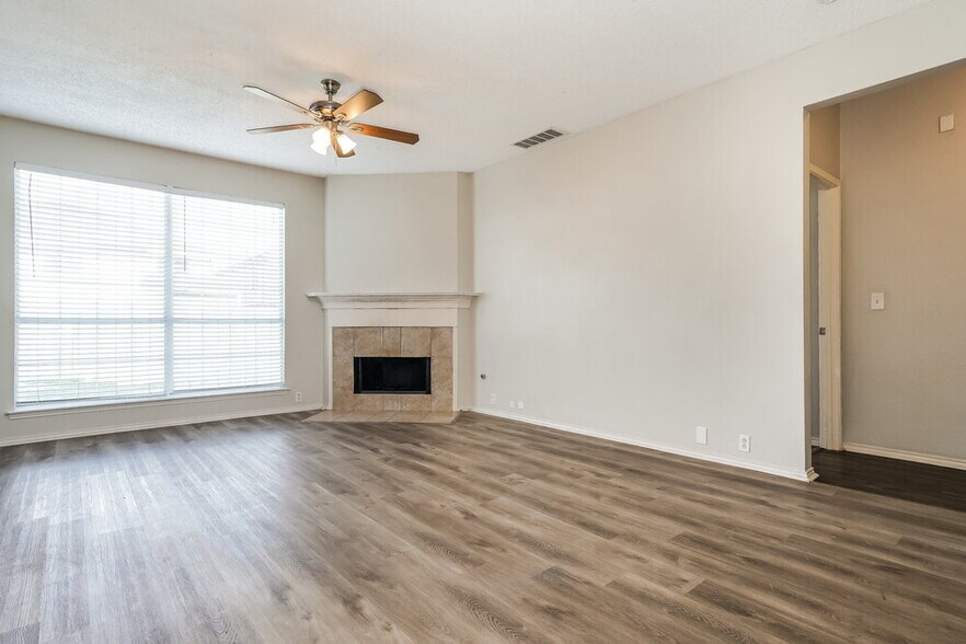 Building Photo - 3000 Vicksburg Ln